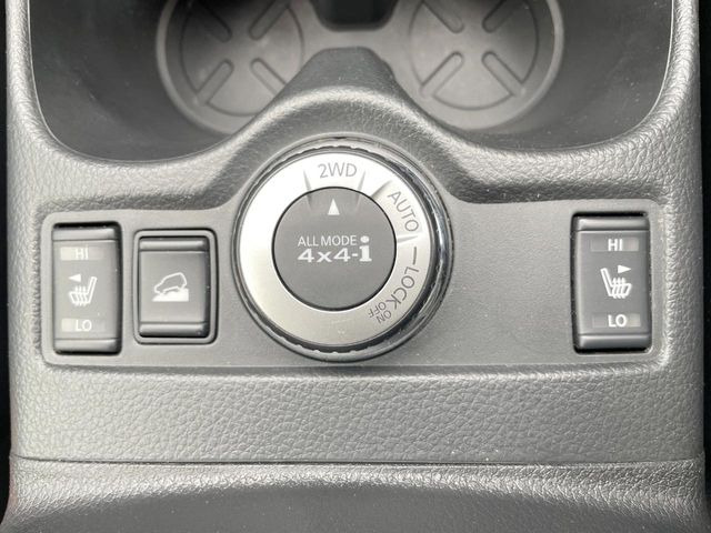 �y�I�[�����[�h4&times;4�z2WD/4WD���[�h����y�ɐ؂�ւ��\�B�R��d����2WD�A�X�^�b�N���ɖ𗧂�LOCK�AAUTO���[�h�ł�4WD�̔z���������Œ������A�H�ʏ󋵂��킸���肵��������T�|�[�g�B