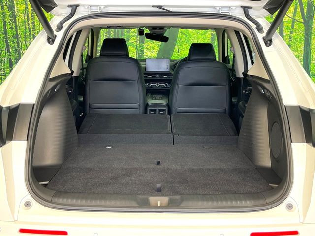 普段のお買い物や通勤、送迎等に十分な荷室スペースを確保しております。セカンドシートを倒すと、大きな荷物の積載も可能です♪