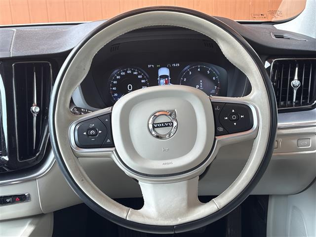 XC60B5 AWD モメンタム 4WD