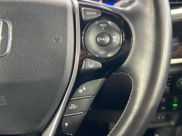 【クルーズコントロール】高速道路もラクラク走行。アクセルを離しても一定速度で走行ができ、長距離運転時の負担を軽減!加速・減速も簡単なスイッチ操作で調整できます。