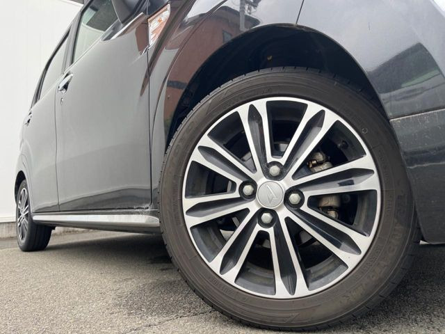 �y����15�C���`�A���~�z�C�[���z�O�ςɃ}�b�`���������A���~�z�C�[���𑕒����Ă���܂��B�e��ЊO�A���~�z�C�[����A�X�^�b�h���X�^�C�����戵�����Ă���܂��B���񂲑��k����������