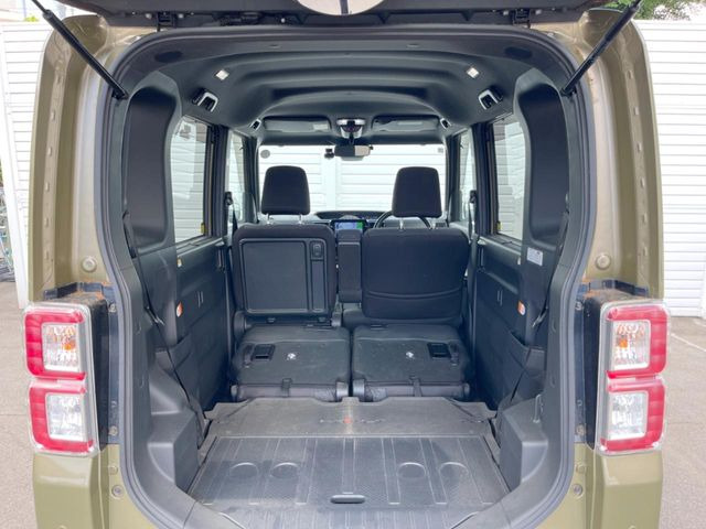 ���i�̂���������ʋ΁A���}���ɏ\���ȉ׎��X�y�[�X���m�ۂ��Ă���܂��B�Z�J���h�V�[�g��|���ƁA�傫�ȉו��̐ύڂ��\�ł���
