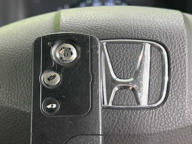 �yHonda�X�}�[�g�L�[�z�J�o����|�P�b�g�ɓ��ꂽ�܂܂ł��h�A�̎{���E�������\�ȃX�}�[�g�L�[�𑕔��B�G���W���̃I���E�I�t�����J�M�����o���K�v����������Ƃ��Ă��֗��ł���