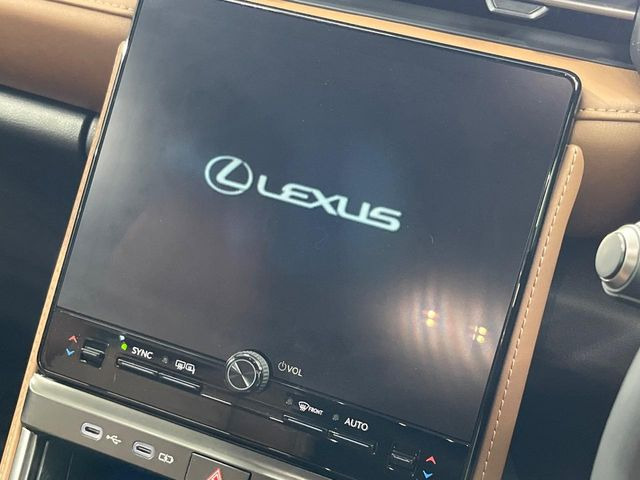 �y9.8�C���` �f�B�X�v���C�I�[�f�B�I�z���ʂ̃f�B�X�v���C��AppleCarPlay��AndroidAuto�����p�\�B�傫�ȉ�ʂŃX�}�z�i�r�A�v���������p���������܂���
