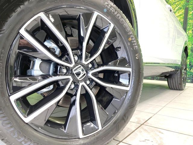 �y����18�C���`�A���~�z�C�[���z�O�ςɃ}�b�`���������A���~�z�C�[���𑕒����Ă���܂��B�e��ЊO�A���~�z�C�[����A�X�^�b�h���X�^�C�����戵�����Ă���܂��B���񂲑��k����������