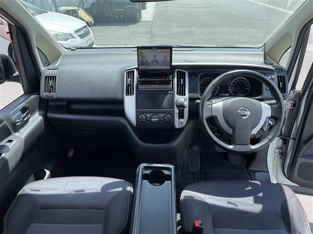 セレナ2.0 ハイウェイスター Vセレクション 4WD