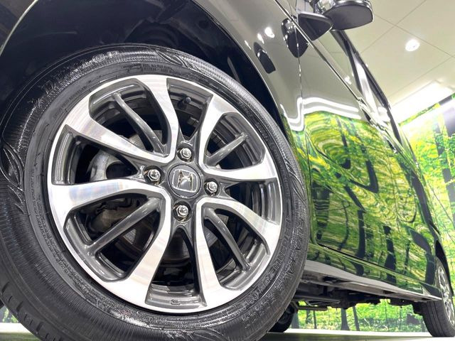 �y����14�C���`�A���~�z�C�[���z�O�ςɃ}�b�`���������A���~�z�C�[���𑕒����Ă���܂��B�e��ЊO�A���~�z�C�[����A�X�^�b�h���X�^�C�����戵�����Ă���܂��B���񂲑��k����������