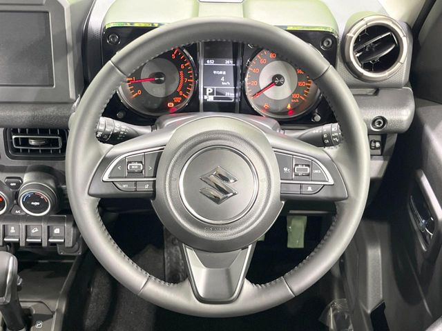 【ステアリングスイッチ】運転中、前方から目線をそらすことなく、オーディオ等の操作が可能な便利機能!安心&快適なドライブを演出してくれます♪