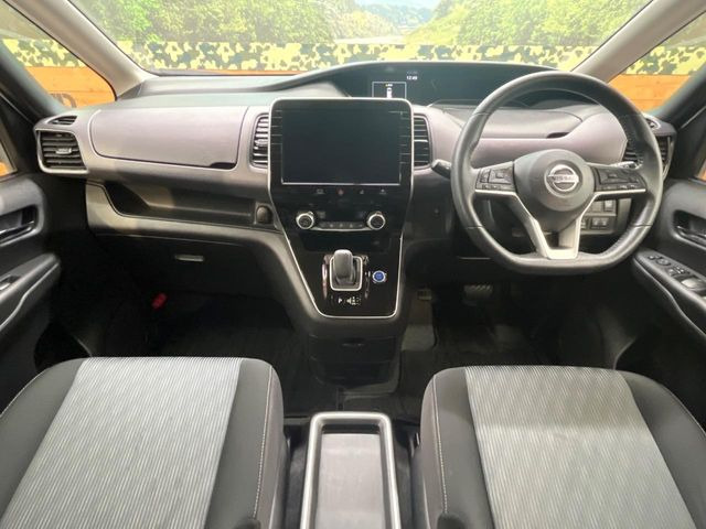 セレナ1.2 e-POWER ハイウェイスターV
