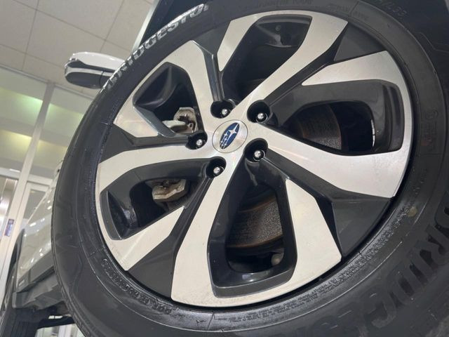 �y����18�C���`�A���~�z�C�[���z�O�ςɃ}�b�`���������A���~�z�C�[���𑕒����Ă���܂��B�e��ЊO�A���~�z�C�[����A�X�^�b�h���X�^�C�����戵�����Ă���܂��B���񂲑��k����������