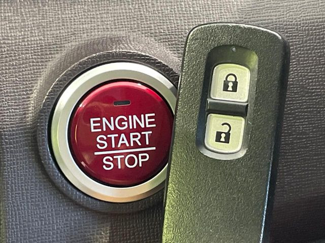 �yHonda�X�}�[�g�L�[�z�J�o����|�P�b�g�ɓ��ꂽ�܂܂ł��h�A�̎{���E�������\�ȃX�}�[�g�L�[�𑕔��B�G���W���̃I���E�I�t�����J�M�����o���K�v����������Ƃ��Ă��֗��ł���