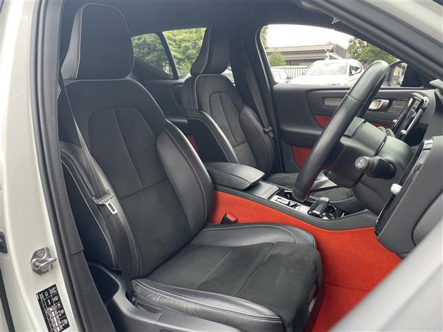 XC40B4 AWD Rデザイン 4WD