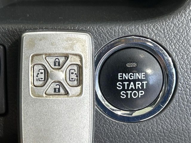 �yHonda�X�}�[�g�L�[�z�J�o����|�P�b�g�ɓ��ꂽ�܂܂ł��h�A�̎{���E�������\�ȃX�}�[�g�L�[�𑕔��B�G���W���̃I���E�I�t�����J�M�����o���K�v����������Ƃ��Ă��֗��ł���
