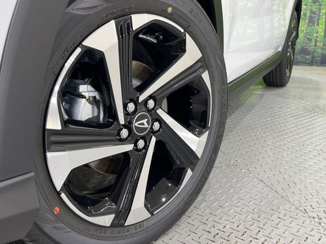 �y�����A���~�z�C�[���z�O�ςɃ}�b�`���������A���~�z�C�[���𑕒����Ă���܂��B�e��ЊO�A���~�z�C�[����A�X�^�b�h���X�^�C�����戵�����Ă���܂��B���񂲑��k����������