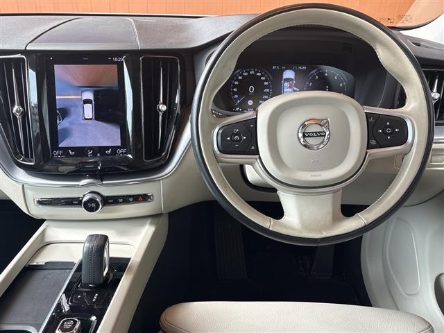 XC60B5 AWD モメンタム 4WD