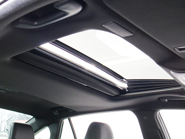 �l�C�����̃T�����[�t���t���Ă��܂�!�㉺�`���g�ɑO��X���C�h�@�\���t���Ă��܂��̂ŁA�l�X�ȃh���C�u�V�[���Ŋ��􂵂Ă���܂�!!�J��������ԓ���Ԃ͋C�����������ł���!����̊����Ă݂ĉ�����!