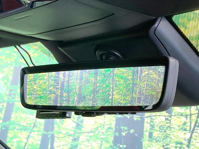 【デジタルインナーミラー】後席の大きな荷物や同乗者で後方が確認しづらい時でも安心!カメラが撮影した車両後方の映像をルームミラー内に表示。クリアな視界で状況の確認が可能です!