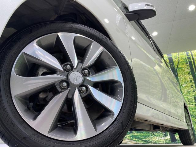 �y����15�C���`�A���~�z�C�[���z�O�ςɃ}�b�`���������A���~�z�C�[���𑕒����Ă���܂��B�e��ЊO�A���~�z�C�[����A�X�^�b�h���X�^�C�����戵�����Ă���܂��B���񂲑��k����������