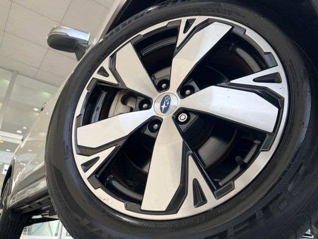 �y����18�C���`�A���~�z�C�[���z�O�ςɃ}�b�`���������A���~�z�C�[���𑕒����Ă���܂��B�e��ЊO�A���~�z�C�[����A�X�^�b�h���X�^�C�����戵�����Ă���܂��B���񂲑��k����������