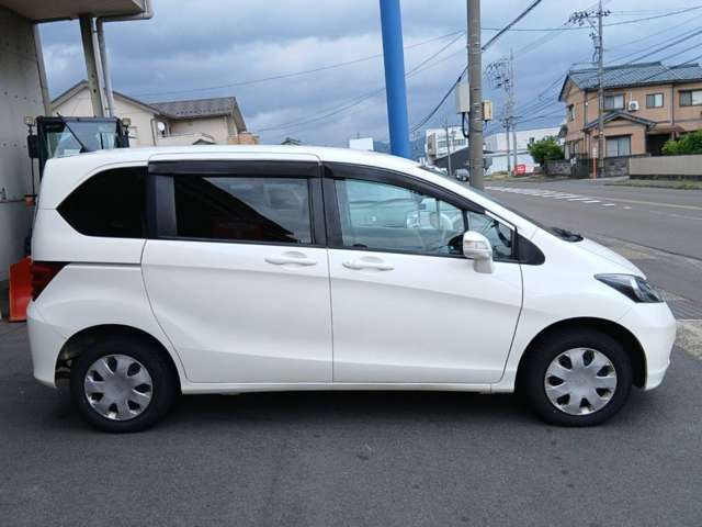 フリード1.5 G ジャストセレクション 4WD