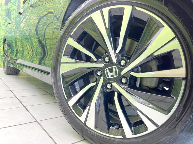 �y����18�C���`�A���~�z�C�[���z�O�ςɃ}�b�`���������A���~�z�C�[���𑕒����Ă���܂��B�e��ЊO�A���~�z�C�[����A�X�^�b�h���X�^�C�����戵�����Ă���܂��B���񂲑��k����������