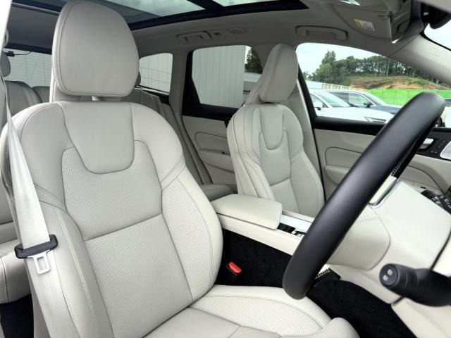 XC60ウルトラ B5 AWD 4WD