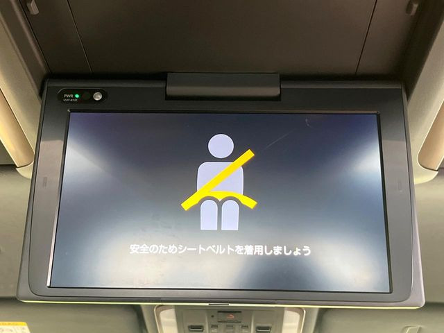 【フリップダウンモニター】大画面モニターで後席でもエンタメをお楽しみいただけます。小さなお子様にも大人気の装備です♪