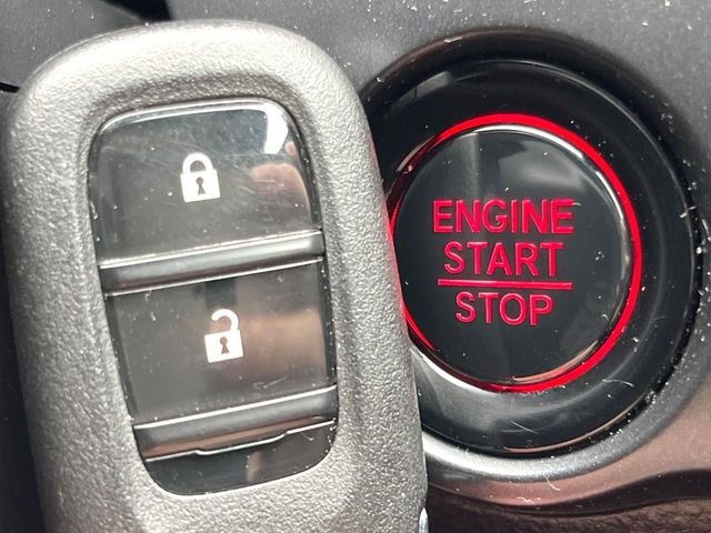 �yHonda�X�}�[�g�L�[�z�J�o����|�P�b�g�ɓ��ꂽ�܂܂ł��h�A�̎{���E�������\�ȃX�}�[�g�L�[�𑕔��B�G���W���̃I���E�I�t�����J�M�����o���K�v����������Ƃ��Ă��֗��ł���
