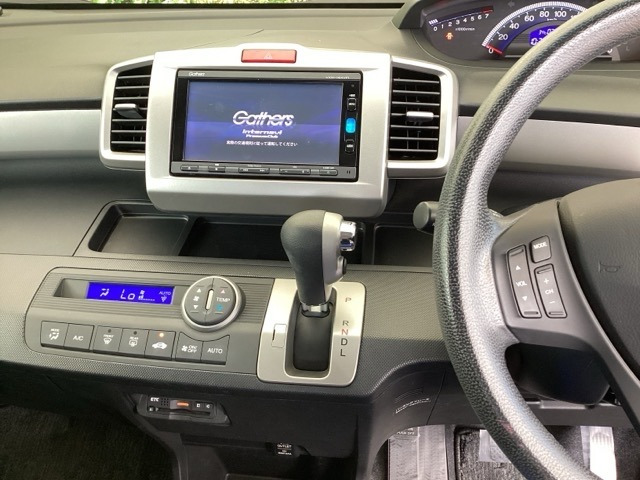 フリード1.5 G プレミアムエディション
