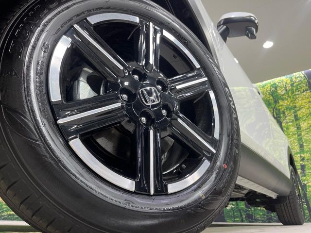 �y����16�C���`�A���~�z�C�[���z�O�ςɃ}�b�`���������A���~�z�C�[���𑕒����Ă���܂��B�e��ЊO�A���~�z�C�[����A�X�^�b�h���X�^�C�����戵�����Ă���܂��B���񂲑��k����������