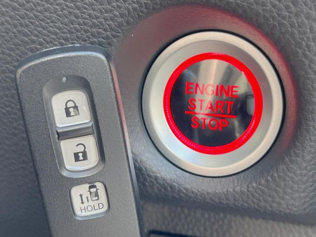 �yHonda�X�}�[�g�L�[�z�J�o����|�P�b�g�ɓ��ꂽ�܂܂ł��h�A�̎{���E�������\�ȃX�}�[�g�L�[�𑕔��B�G���W���̃I���E�I�t�����J�M�����o���K�v����������Ƃ��Ă��֗��ł���