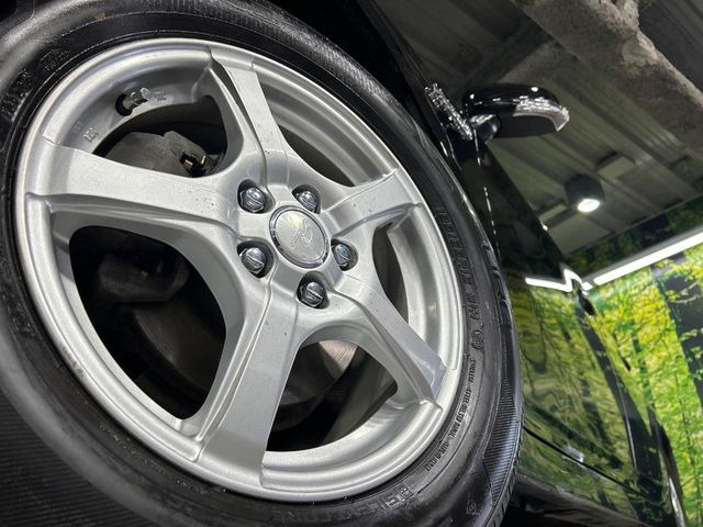 �y15�C���`�A���~�z�C�[���z�O�ςɃ}�b�`�����A���~�z�C�[���𑕒����Ă���܂��B�e��A���~�z�C�[����A�X�^�b�h���X�^�C�����戵�����Ă���܂��B���񂲑��k����������