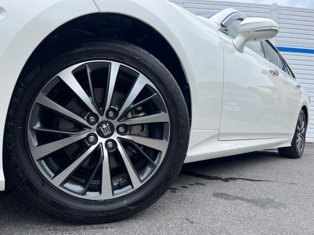 �y����17�C���`�A���~�z�C�[���z�O�ςɃ}�b�`���������A���~�z�C�[���𑕒����Ă���܂��B�e��ЊO�A���~�z�C�[����A�X�^�b�h���X�^�C�����戵�����Ă���܂��B���񂲑��k����������