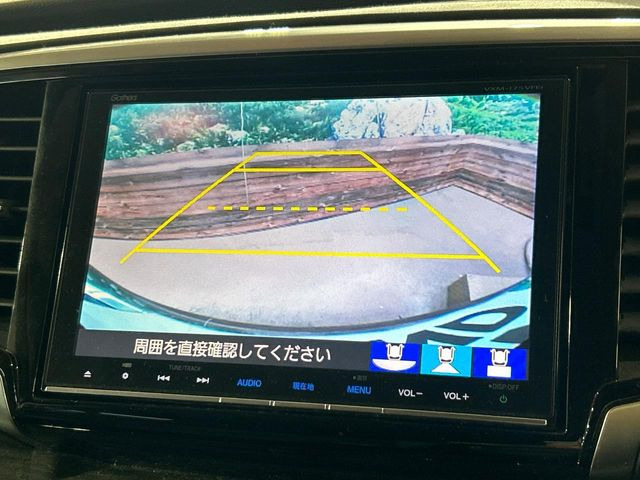 【バックカメラ】駐車時に後方がリアルタイム映像で確認できます。大型商業施設や立体駐車場での駐車時や、夜間のバック時に大活躍!運転スキルに関わらず、今や必須となった装備のひとつです!