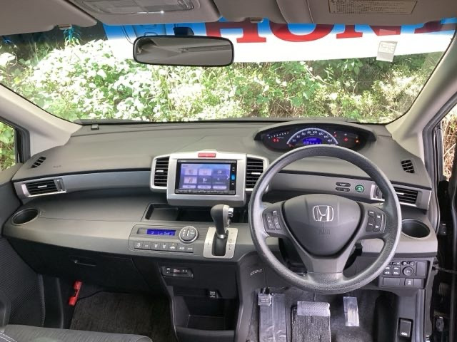 フリード1.5 G プレミアムエディション
