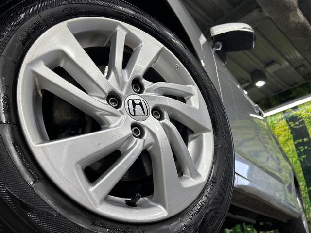 �y����15�C���`�A���~�z�C�[���z�O�ςɃ}�b�`���������A���~�z�C�[���𑕒����Ă���܂��B�e��ЊO�A���~�z�C�[����A�X�^�b�h���X�^�C�����戵�����Ă���܂��B���񂲑��k����������