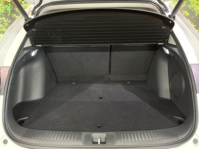 積み下ろしのしやすいデッキにはたっぷりと荷物を積み込んでいただけます。遊びから仕事まで、様々なシーンで頼れます♪