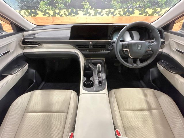 クラウンクロスオーバー2.5 G アドバンスト レザー パッケージ E-Four 4WD