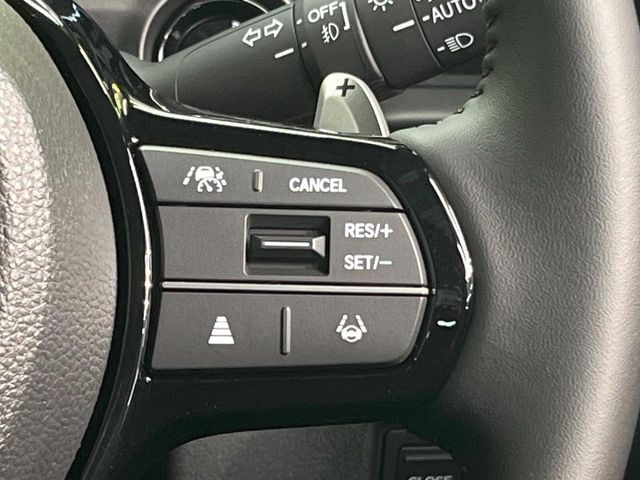 【アダプティブクルーズコントロール】高速道路での長距離走行が楽に!!自動で速度を保つクルーズコントロールが、衝突軽減システムと連携し、前方の車両を感知して車間を保つように速度調節してくれます!!