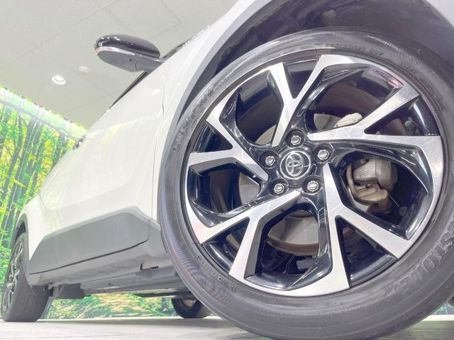 【純正18インチアルミホイール】外観にマッチした純正アルミホイールを装着しております。各種社外アルミホイールや、スタッドレスタイヤも取扱いしております。是非ご相談ください♪