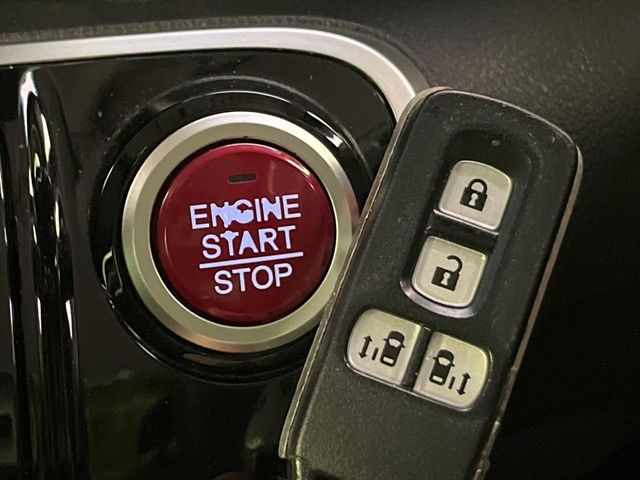 �yHonda�X�}�[�g�L�[�z�J�o����|�P�b�g�ɓ��ꂽ�܂܂ł��h�A�̎{���E�������\�ȃX�}�[�g�L�[�𑕔��B�G���W���̃I���E�I�t�����J�M�����o���K�v����������Ƃ��Ă��֗��ł���