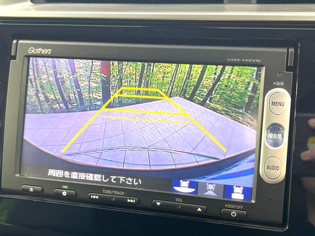【バックカメラ】駐車時に後方がリアルタイム映像で確認できます。大型商業施設や立体駐車場での駐車時や、夜間のバック時に大活躍!運転スキルに関わらず、今や必須となった装備のひとつです!