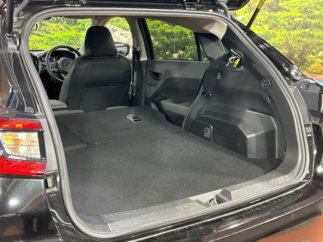 積み下ろしのしやすいデッキにはたっぷりと荷物を積み込んでいただけます。遊びから仕事まで、様々なシーンで頼れます♪