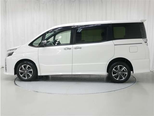 ヴォクシー2.0 ZS 煌III 4WD