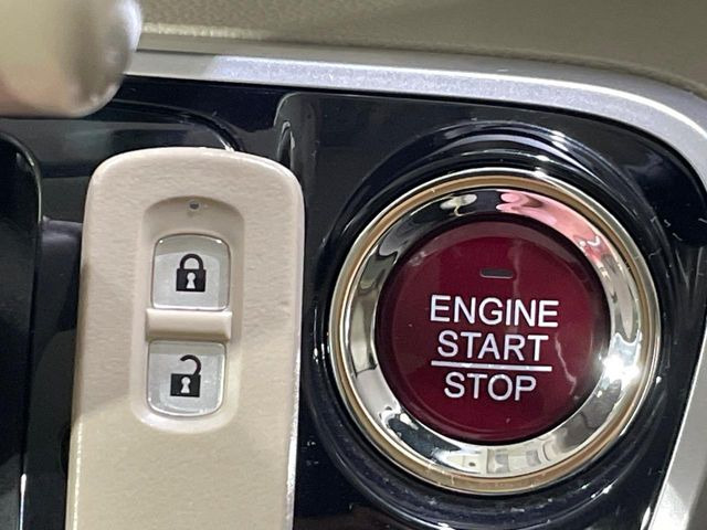 �yHonda�X�}�[�g�L�[�z�J�o����|�P�b�g�ɓ��ꂽ�܂܂ł��h�A�̎{���E�������\�ȃX�}�[�g�L�[�𑕔��B�G���W���̃I���E�I�t�����J�M�����o���K�v����������Ƃ��Ă��֗��ł���