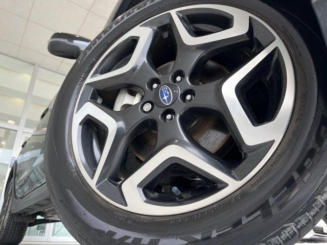 �y����18�C���`�A���~�z�C�[���z�O�ςɃ}�b�`���������A���~�z�C�[���𑕒����Ă���܂��B�e��ЊO�A���~�z�C�[����A�X�^�b�h���X�^�C�����戵�����Ă���܂��B���񂲑��k����������