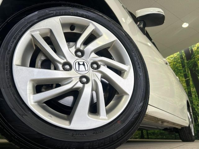 �y����15�C���`�A���~�z�C�[���z�O�ςɃ}�b�`���������A���~�z�C�[���𑕒����Ă���܂��B�e��ЊO�A���~�z�C�[����A�X�^�b�h���X�^�C�����戵�����Ă���܂��B���񂲑��k����������