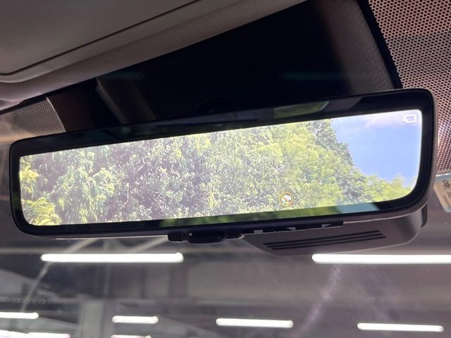 【デジタルインナーミラー】後席の大きな荷物や同乗者で後方が確認しづらい時でも安心!カメラが撮影した車両後方の映像をルームミラー内に表示。クリアな視界で状況の確認が可能です!