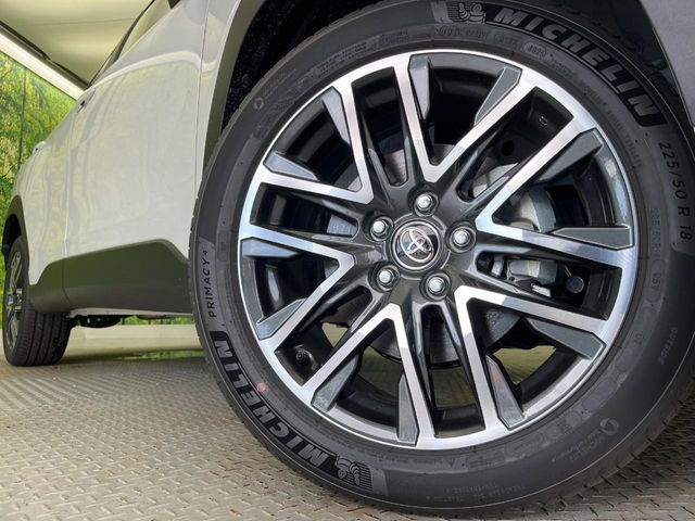 �y����18�C���`�A���~�z�C�[���z�O�ςɃ}�b�`���������A���~�z�C�[���𑕒����Ă���܂��B�e��ЊO�A���~�z�C�[����A�X�^�b�h���X�^�C�����戵�����Ă���܂��B���񂲑��k����������