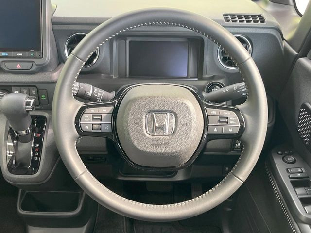 【ステアリングスイッチ】運転中、前方から目線をそらすことなく、オーディオ等の操作が可能な便利機能!安心&快適なドライブを演出してくれます♪